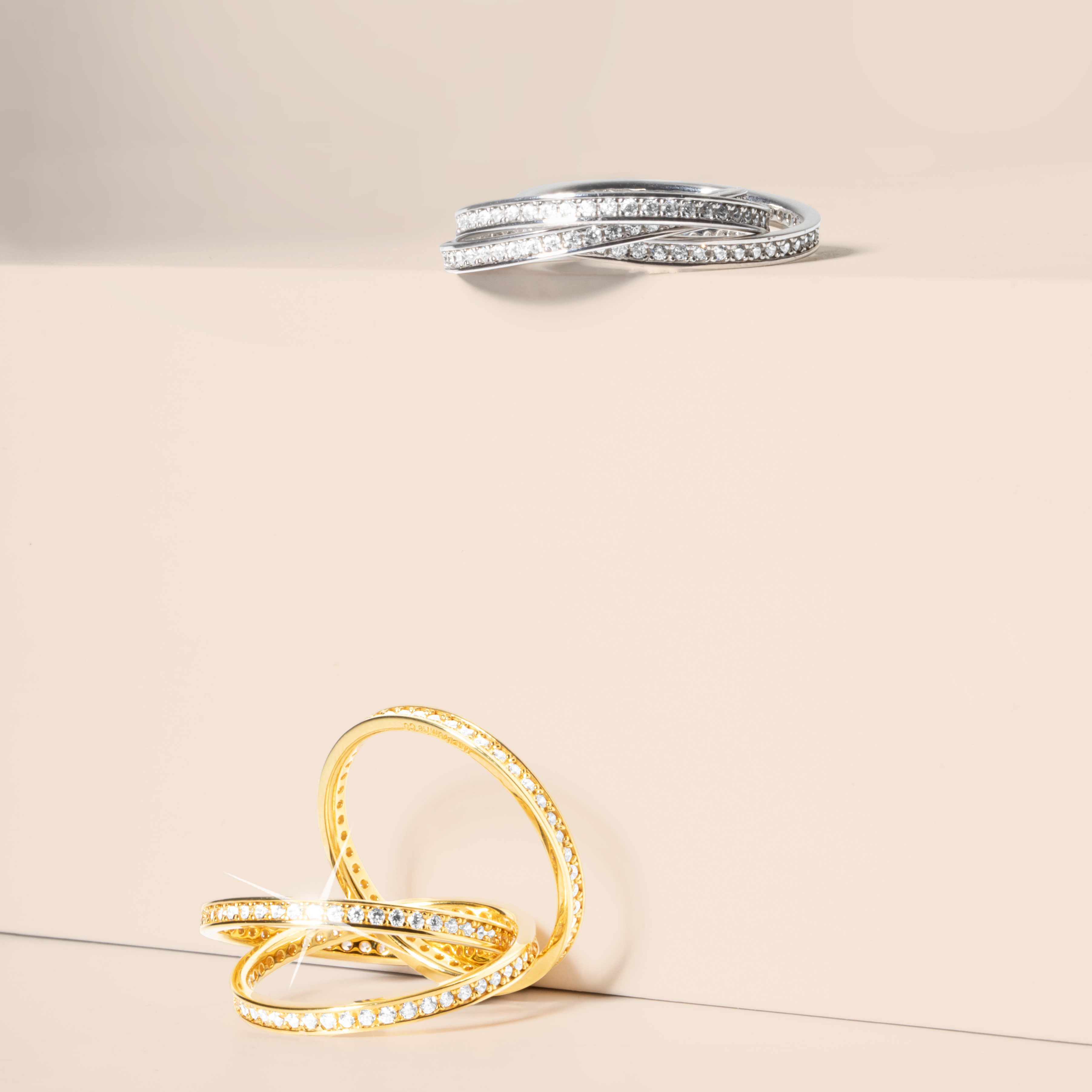 Interlocking Russian Ring Band